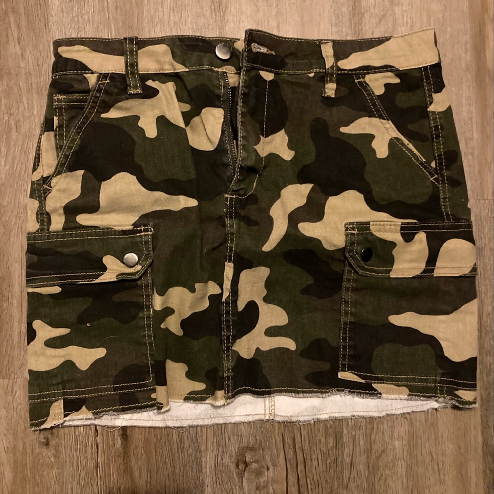 Camo mini skirt